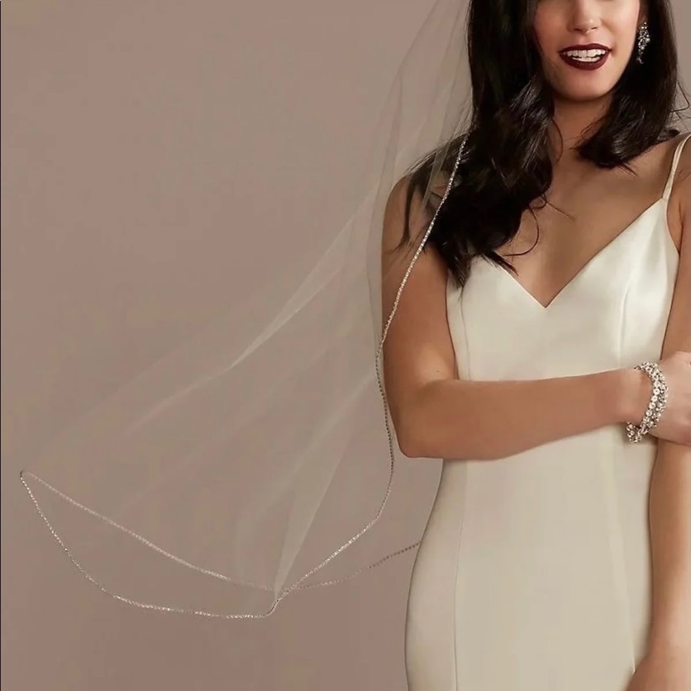 Round Crystal Edge Tulle Wedding Veil